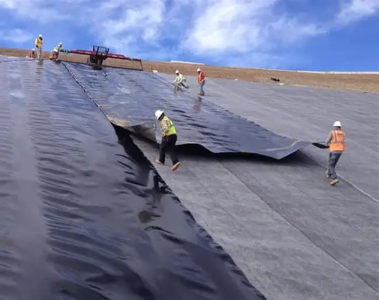 Thi Công Hàn Bạt HDPE Giải Pháp Đáng Tin Cậy cho Công Trình