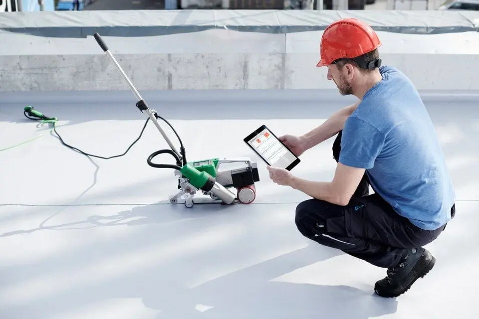 Máy hàn bạt nhựa UNIROOF 300 - Giải pháp hàn tối ưu cho mọi công trình