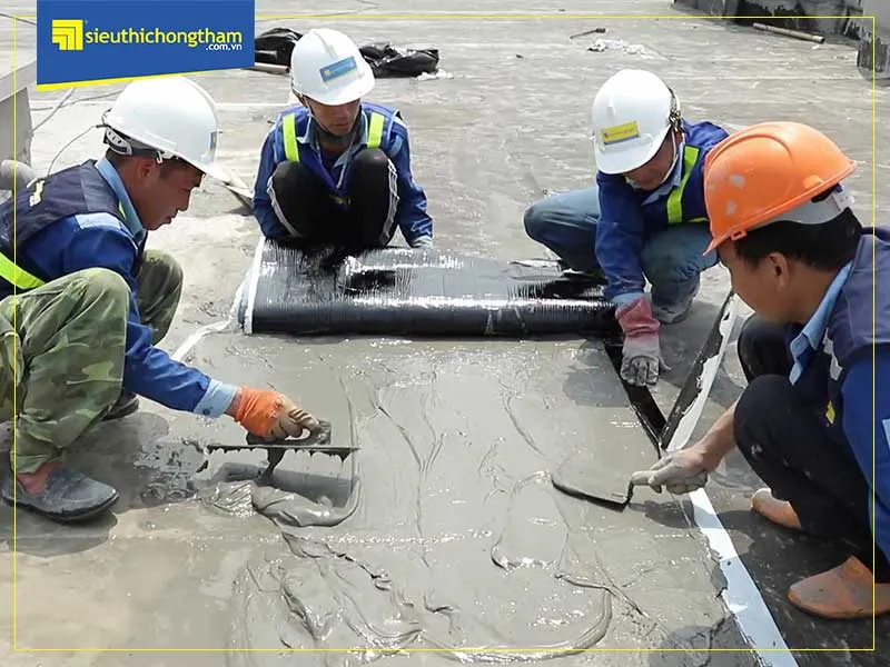 ảnh màng chống thấm tự dính được dán tại sân thượng