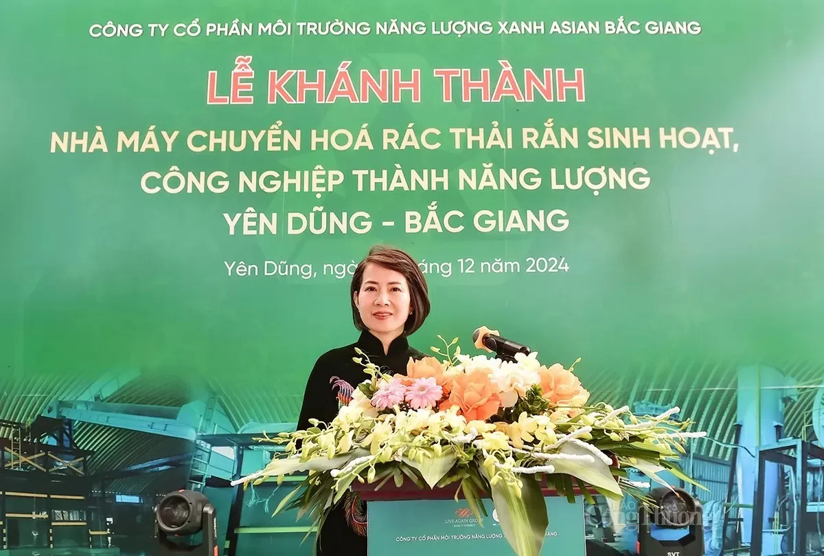 Bà Nguyễn Thị Phương Liên phát biểu tại lễ khai trương nhà máy xử lý rác Yên Dũng