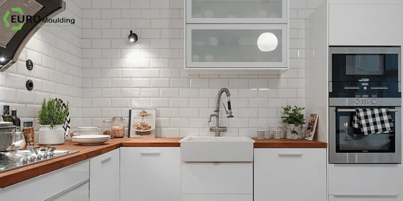 Bảng giá tham khảo tấm nhựa ốp tường bếp mới nhất