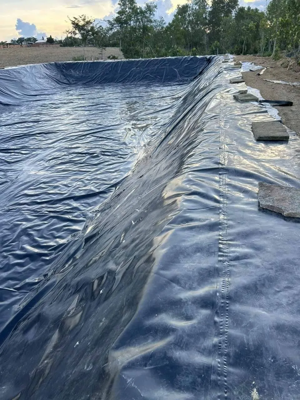 Bạt HDPE bảo vệ hiệu quả bờ kênh