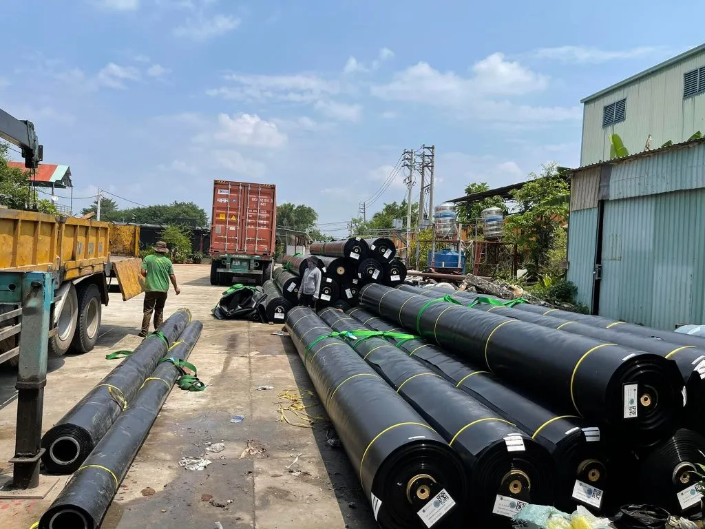 Bạt HDPE độ dày 2mm lót bờ kênh chống thấm