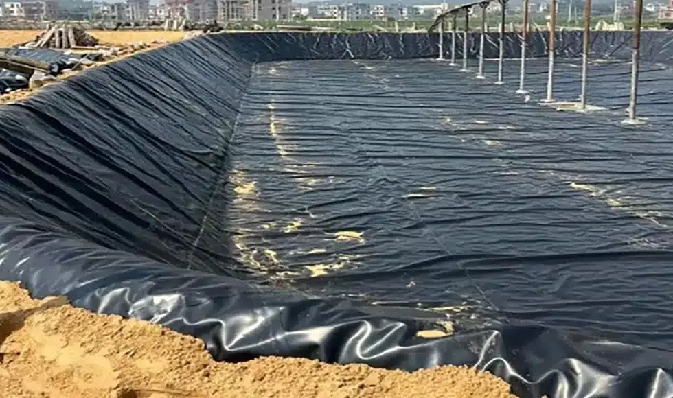 Bạt HDPE lót hồ chứa tạm trong công trình xây dựng hoặc dự án môi trường