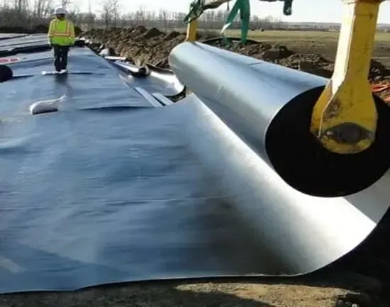Bạt HDPE thi công tại công trình thủy lợi