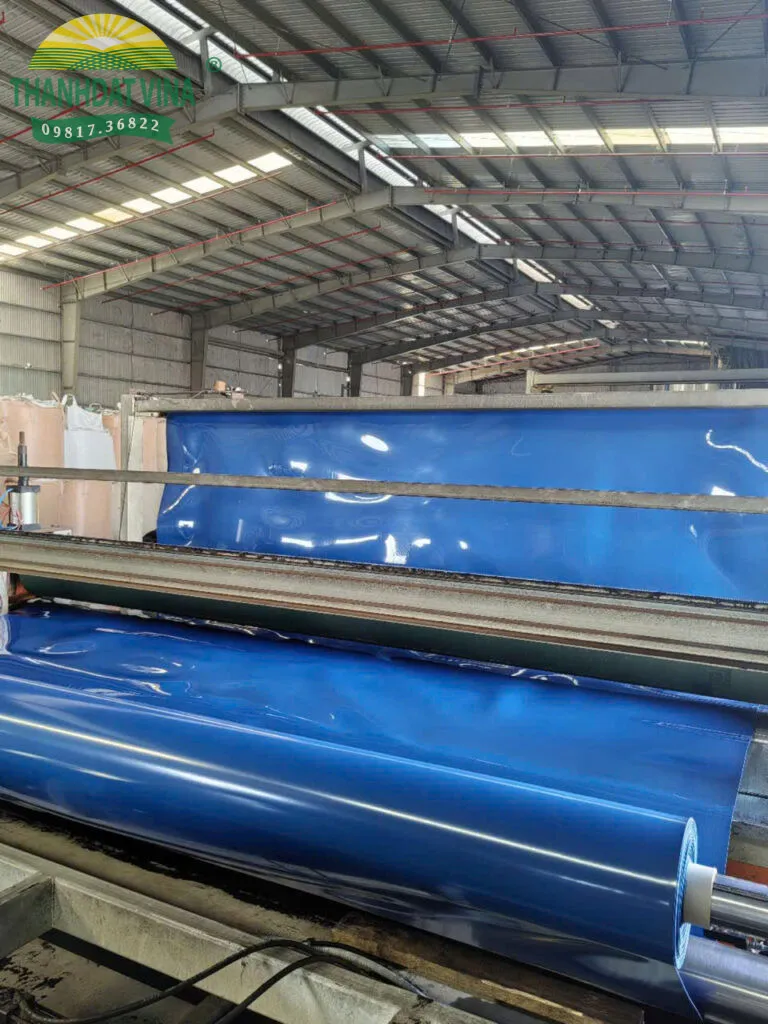 Bạt HDPE xanh chất lượng cao, thường dùng trong các dự án địa kỹ thuật môi trường