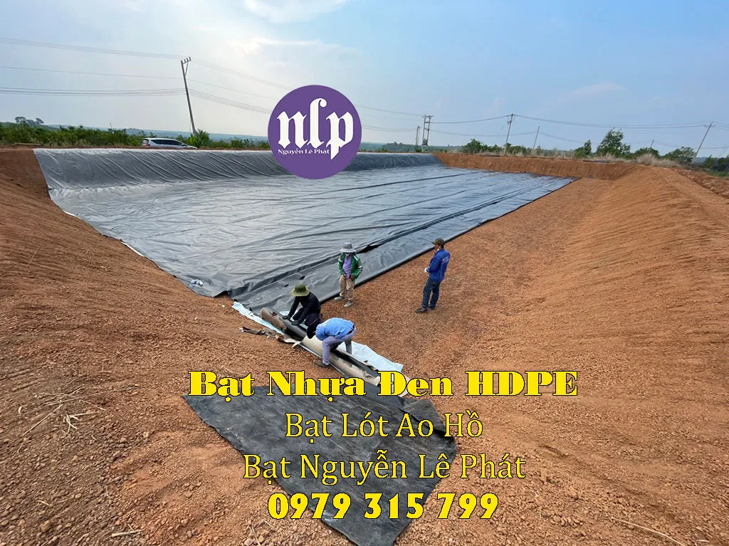 Bạt nhựa HDPE màu đen dùng để lót hồ chống thấm hiệu quả