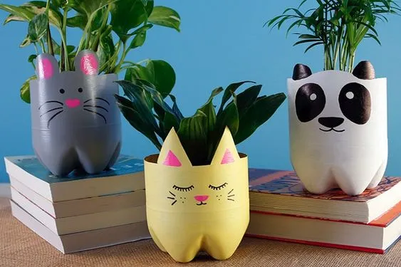 Biến can nhựa và chai nhựa cũ thành chậu cây cảnh hoặc vật dụng gia đình hữu ích