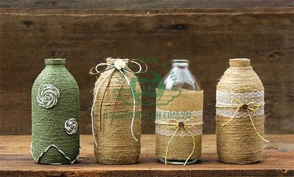 Biến chai lọ thủy tinh bỏ đi thành bình cắm hoa nghệ thuật