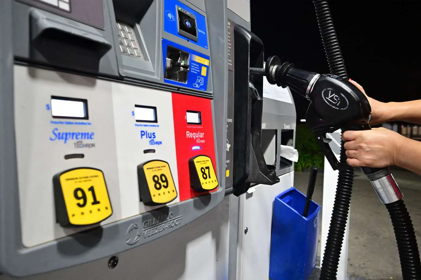 Biểu đồ so sánh tuổi thọ của xăng không pha ethanol và xăng sinh học E10.