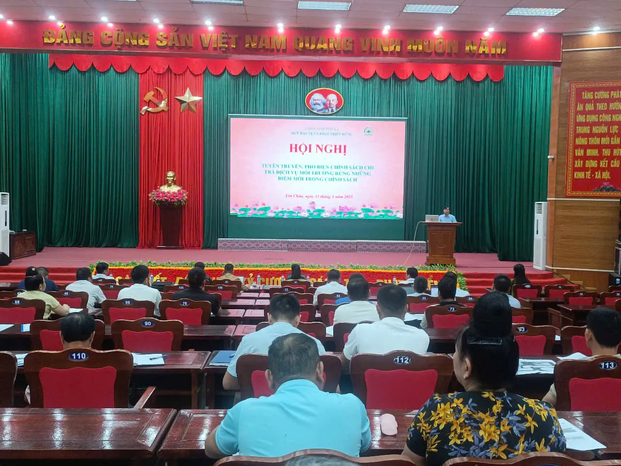 Buổi tuyên truyền chính sách chi trả dịch vụ môi trường rừng tại cộng đồng
