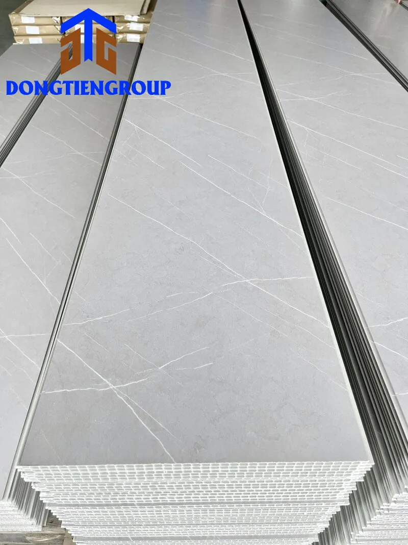 Các kiểu dáng phổ biến của tấm nhựa PVC ngăn phòng: bề mặt nhẵn, vân gỗ, giả đá
