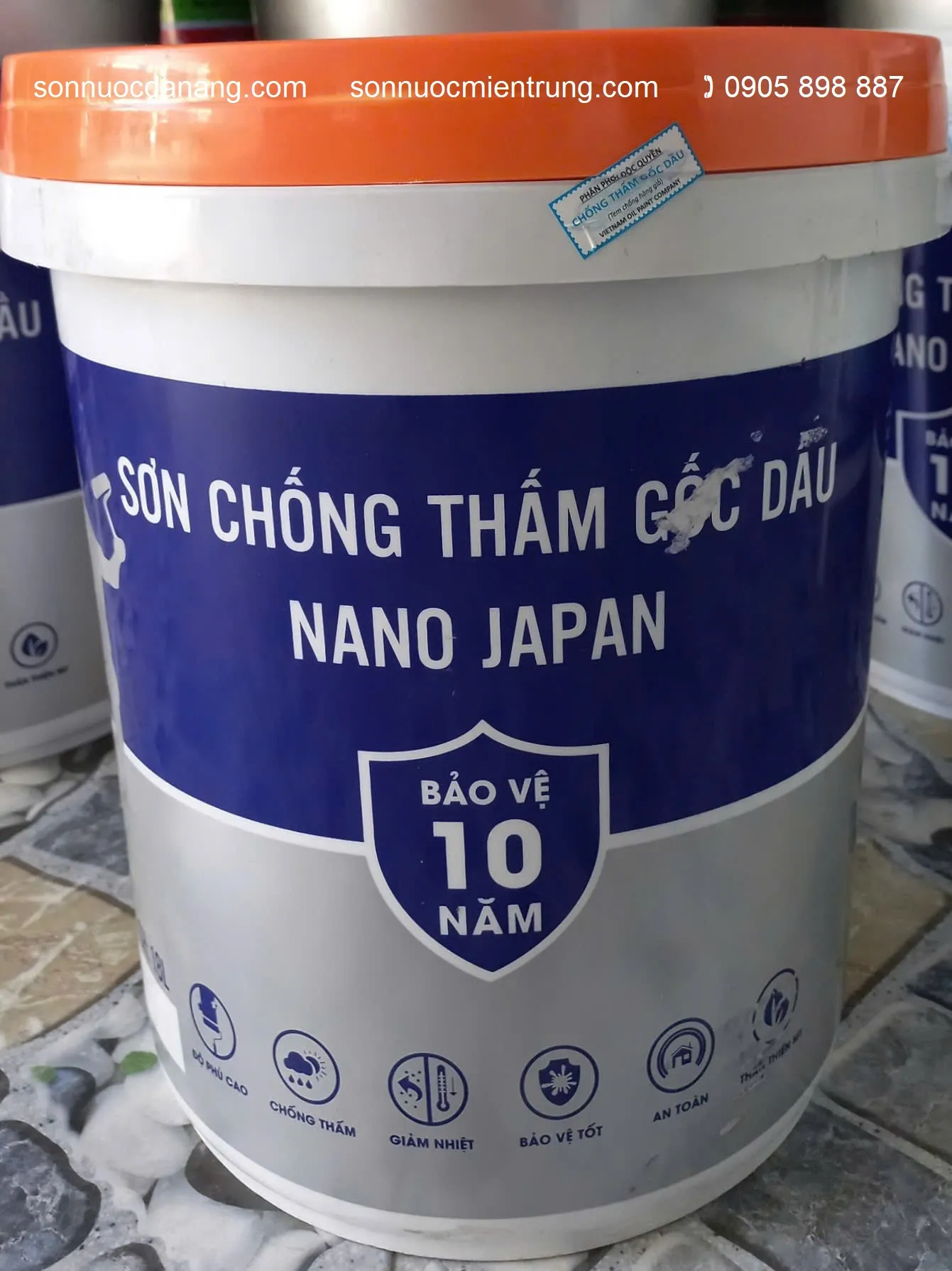 Các thùng sơn chống thấm gốc dầu Nano Japan màu ghi đậm