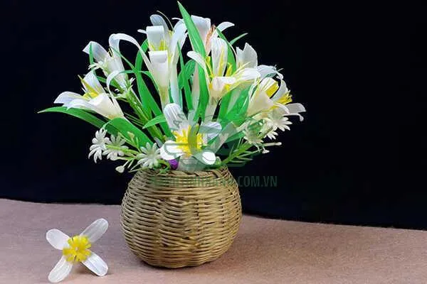 Cách tái chế ống hút nhựa thành lọ hoa và vật trang trí nghệ thuật, giảm ô nhiễm môi trường biển