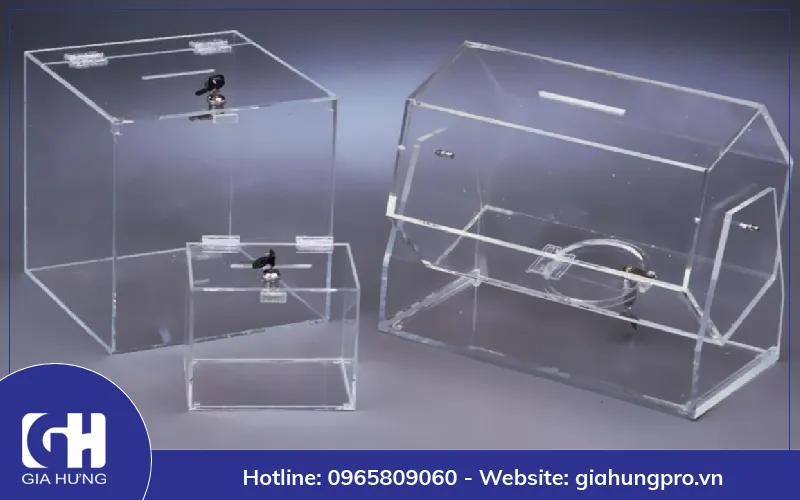 Cận cảnh bề mặt tấm mica trong suốt không màu