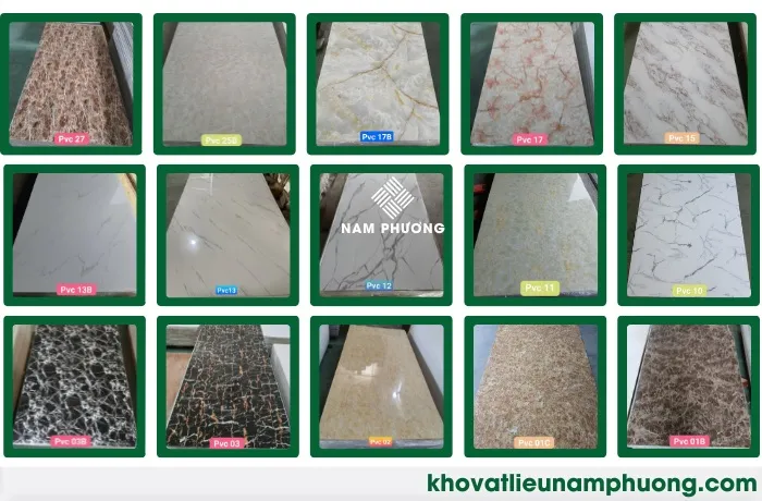 Cận cảnh bề mặt tấm nhựa PVC vân đá, cho thấy khả năng chống thấm nước và dễ dàng vệ sinh.