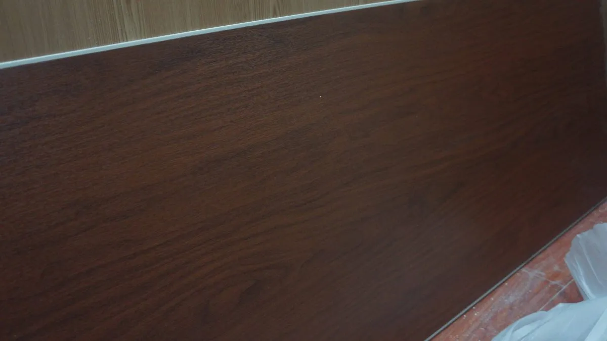 Cận cảnh cấu trúc tấm nhựa ốp tường dạng elip, tối ưu cho khả năng chịu lực và độ bền