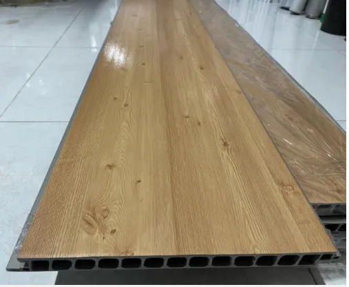Cấu tạo tấm nhựa lát nền với hèm khóa và chân tròn tăng cường độ chịu lực