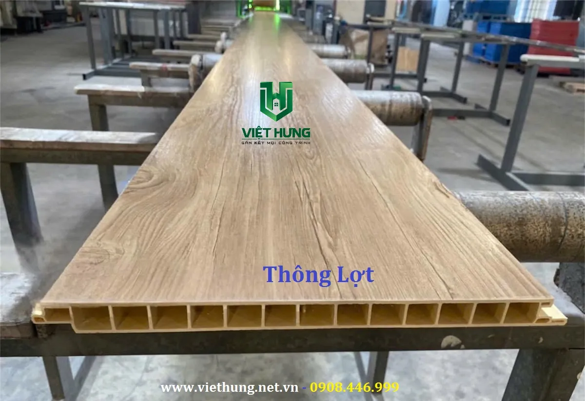 Chi tiết tấm lót sàn PVC vân gỗ thông lợt, phù hợp nhiều phong cách nội thất