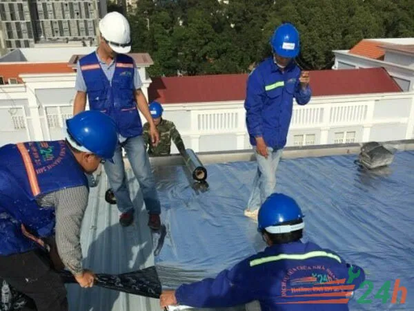 Chống thấm mái tôn bằng giấy dầu tự dính, một phương pháp hiện đại và hiệu quả
