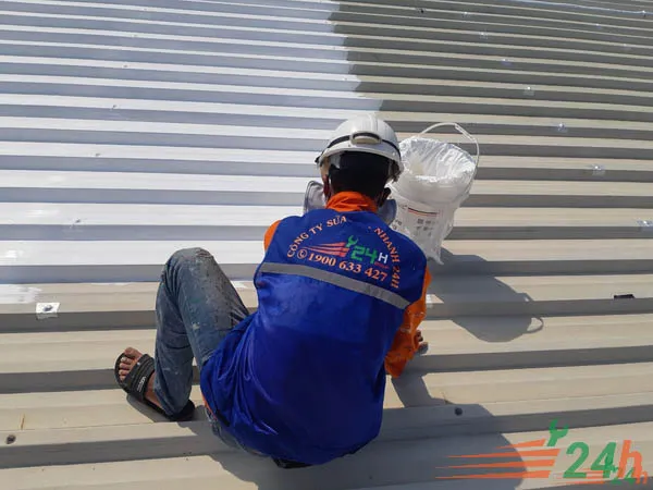 Chống thấm mái tôn bằng Sika, một thương hiệu uy tín trong ngành chống thấm