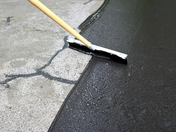 Chống thấm sàn nhà bằng nhựa đường nóng, phương pháp truyền thống với khả năng bám dính tốt