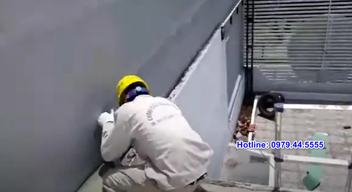 Chống thấm tường nhà liền kề bằng máng xả nước hiệu quả