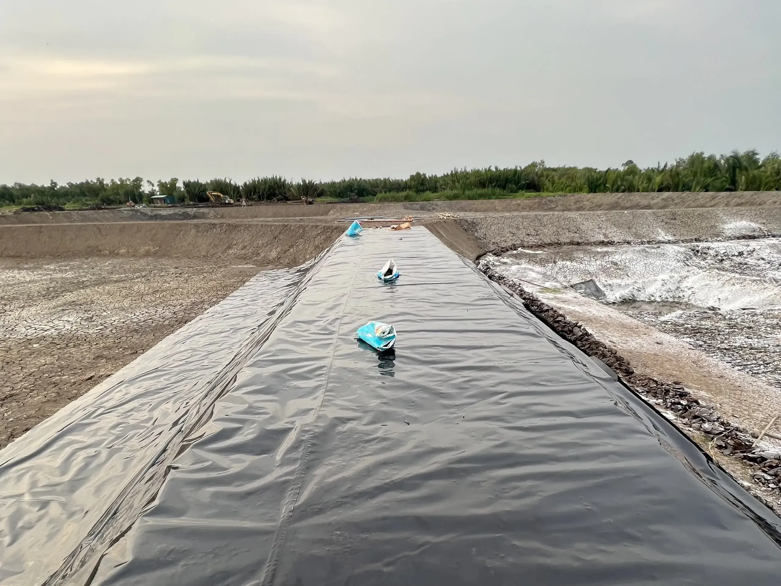 Công trình bãi chôn lấp chất thải sử dụng màng HDPE hàn kép để chống thấm