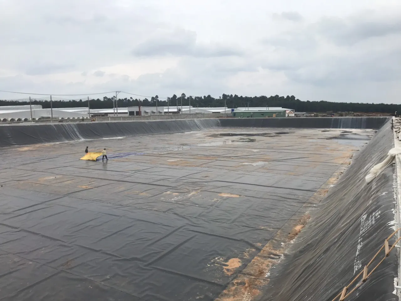 Công trình hồ nước thải sau khi hoàn thành với màng HDPE