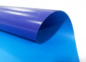 Cuộn bạt nhựa PVC màu xanh hai mặt dày dặn, sẵn sàng cho việc lót bể bơi.