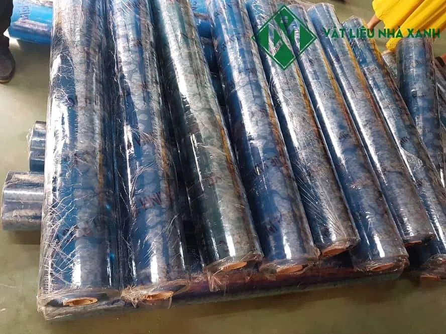 Cuộn màng nhựa PVC trong dẻo khổ 1m4, biểu tượng của sự linh hoạt và tiện dụng