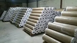 Cuộn nhựa PVC trong suốt khổ lớn tại kho hàng chờ vận chuyển