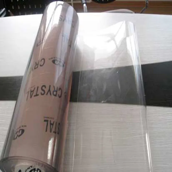 Cuộn nhựa trong PVC khổ lớn đang được sử dụng làm vách ngăn tại nhà xưởng