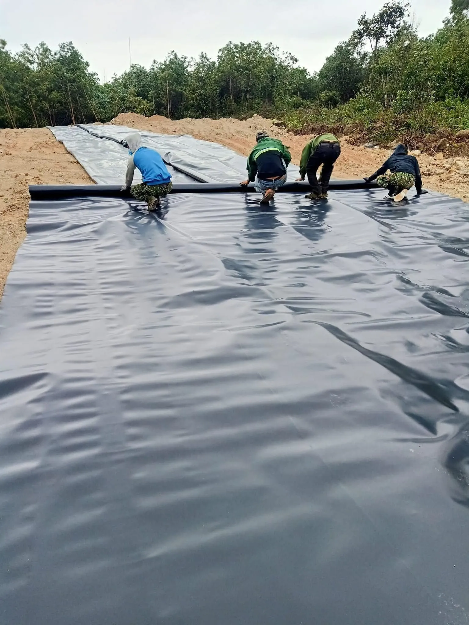 Đảm bảo độ bền bạt HDPE bằng quy trình thi công và kiểm tra nghiêm ngặt