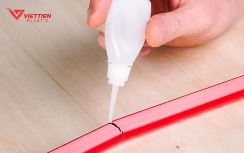 Dán đồ nhựa bị nứt bằng keo 502
