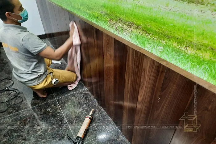 Dễ dàng vệ sinh trên bề mặt tấm ốp tường Nano