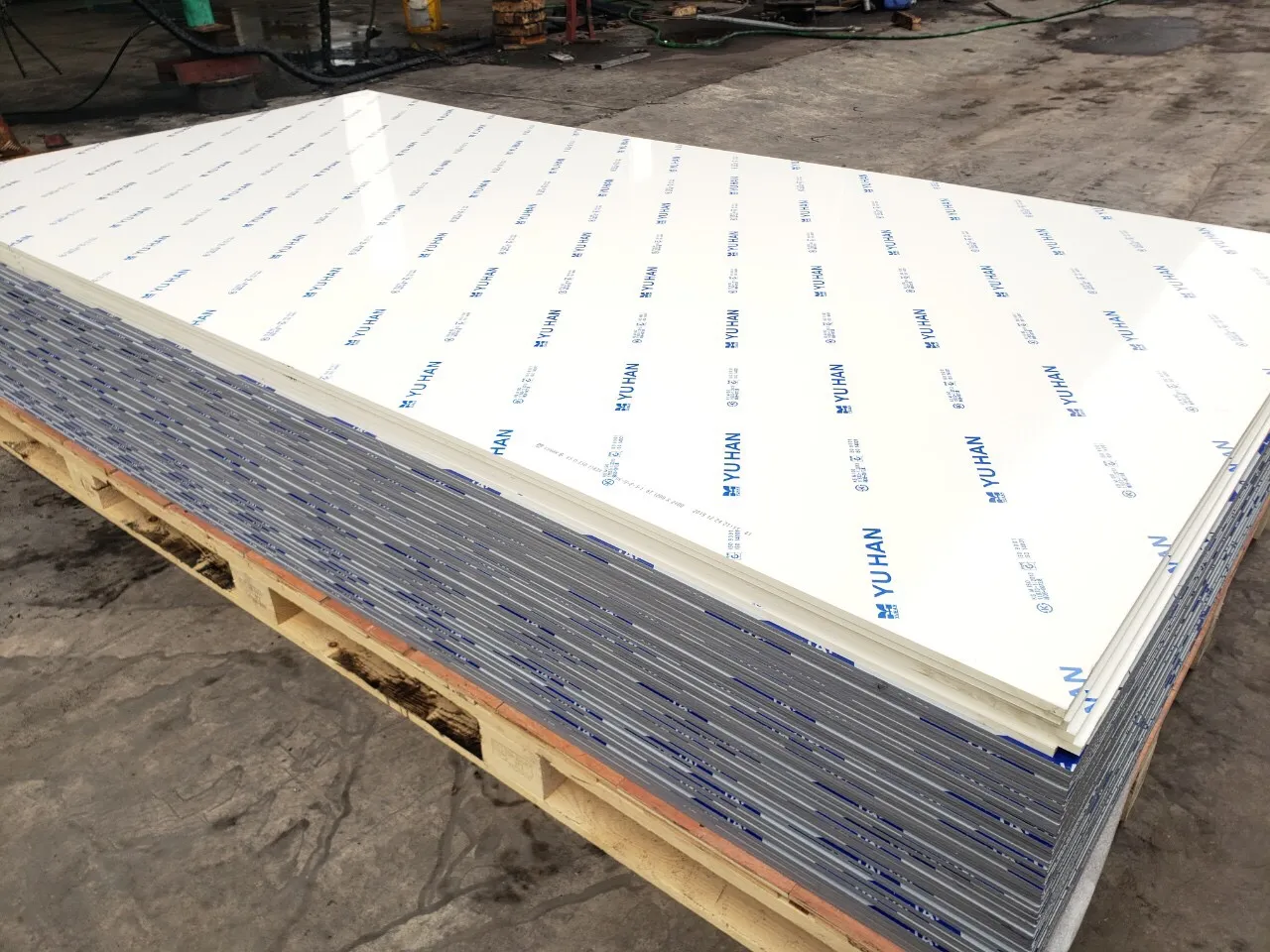 Định nghĩa tấm nhựa PVC và quy trình sản xuất cơ bản