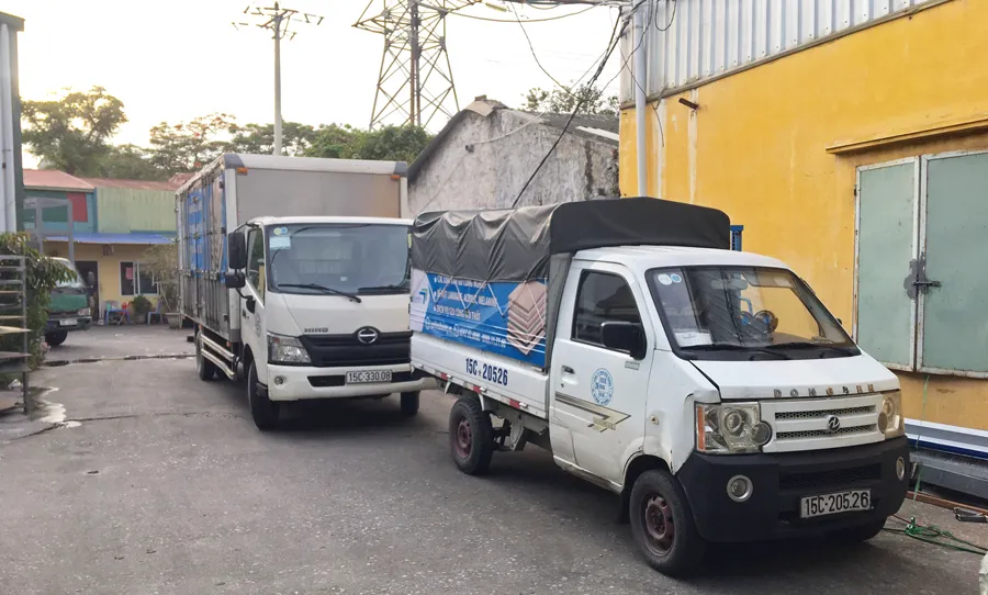 Đoàn xe tải chuyên dụng của Hiếu Hương sẵn sàng vận chuyển ván MDF phủ Melamine.