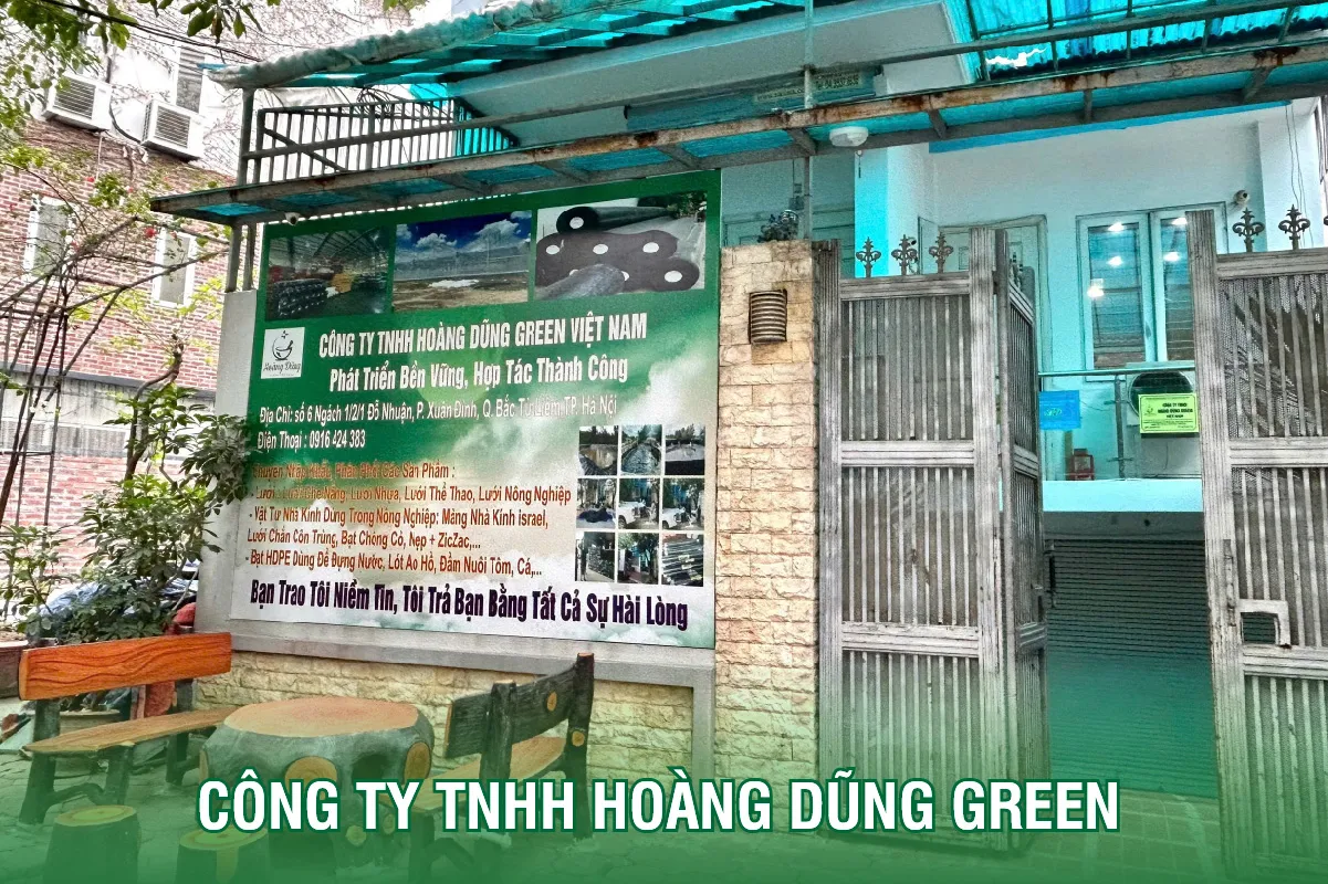 Đội ngũ chuyên gia Hoàng Dũng Green đang thi công hàn nối bạt HDPE trên công trường, đảm bảo chất lượng cho hồ điều hòa