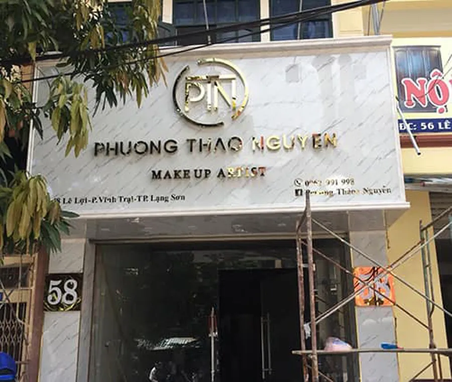 Dự án biển quảng cáo ốp tấm alu vân đá tạo vẻ đẳng cấp cho cửa hàng