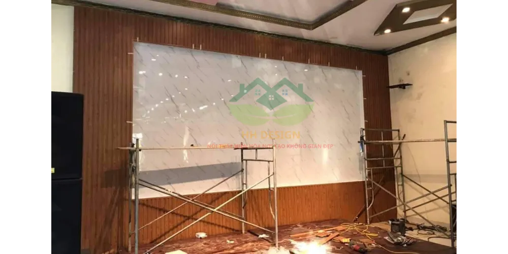 Dự án ốp tấm nhựa giả đá PVC tại Nha Trang, tô điểm không gian sống hiện đại.
