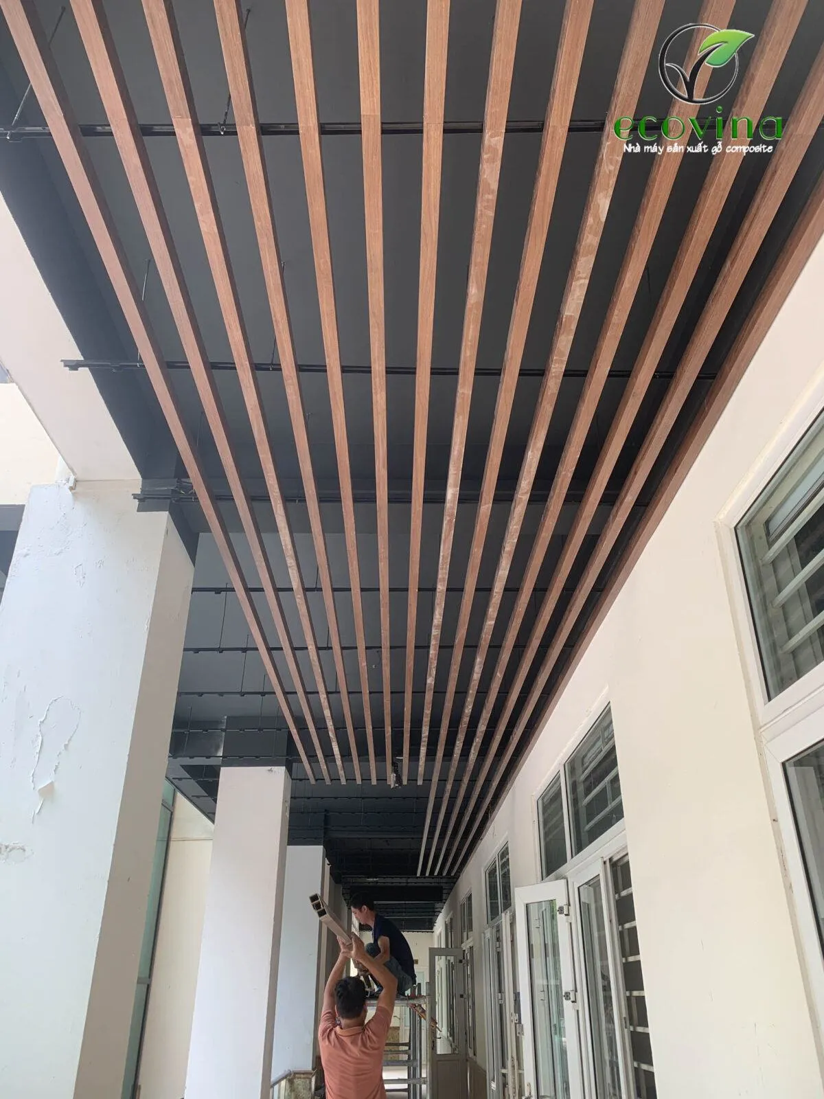 Dự án thi công trần nan nhựa composite tại giảng đường đại học