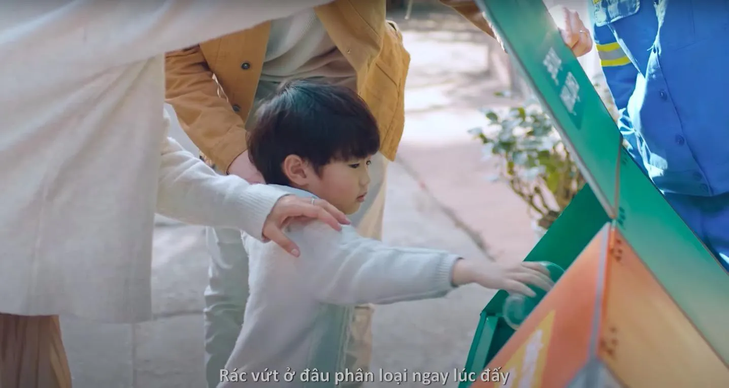 Gia đình bé Xoài tham gia MV "Phân loại rác đi nào"