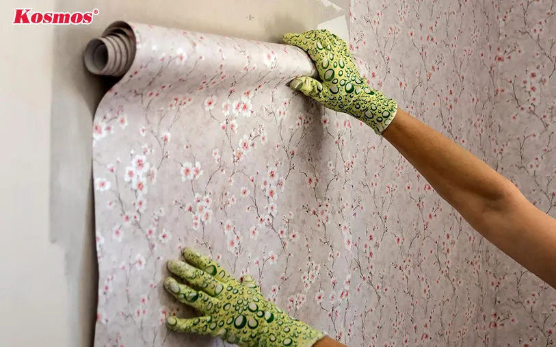 Giấy dán tường chỉ cần quét keo và dán giấy lên tường là xong