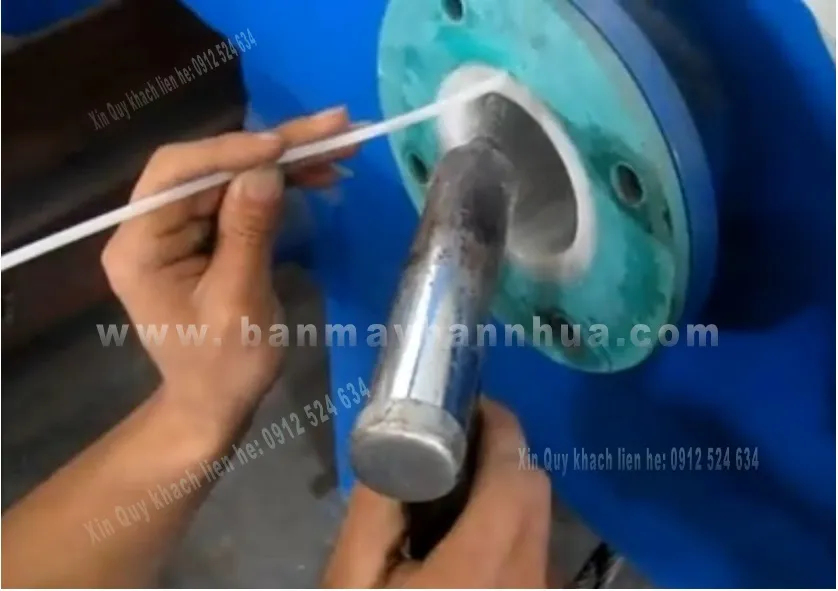 Hàn ống nhựa PVC bằng mỏ hàn cầm tay DSH