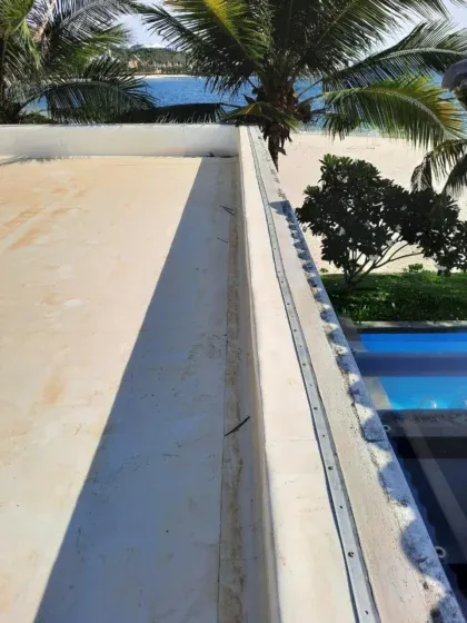 Hệ thống nẹp inox và bu lông để cố định màng chống thấm HDPE vào kết cấu