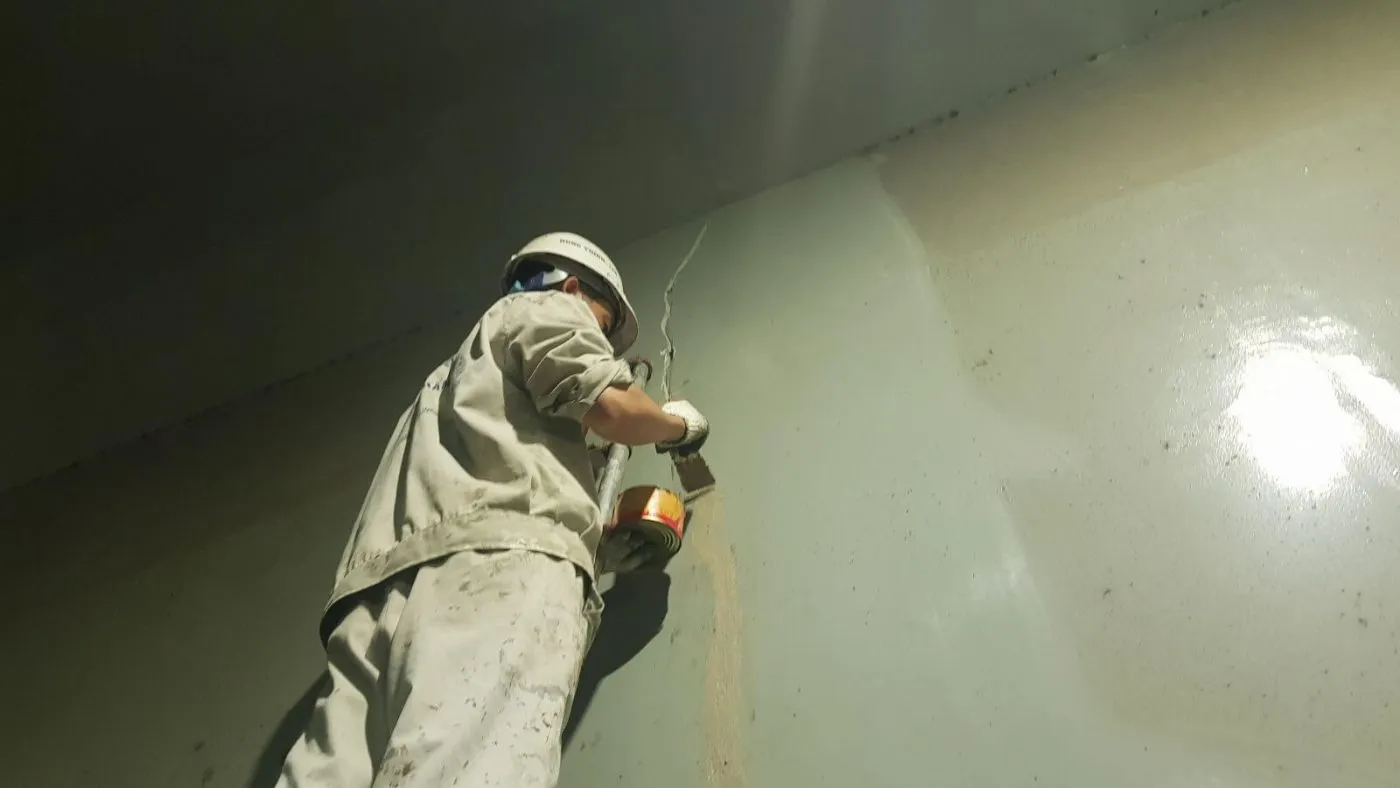 Hiện tượng thấm dột trên tường và giải pháp sơn chống thấm ngược Dulux hiệu quả
