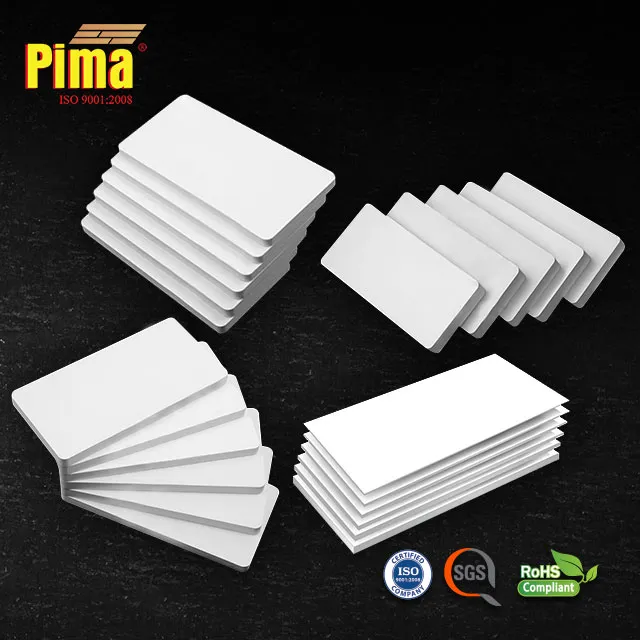 Hình ảnh cận cảnh tấm Pima PVC Foam Board màu trắng với nhiều độ dày khác nhau, thể hiện cấu trúc đồng nhất và bề mặt mịn màng