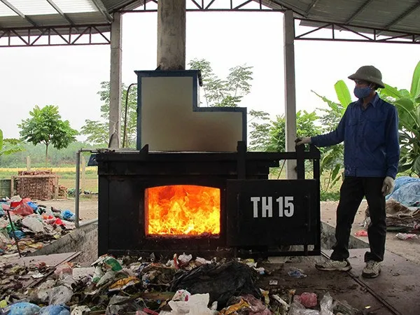 Hình ảnh lò đốt rác giảm khối lượng chất thải, thể hiện ưu điểm của công nghệ