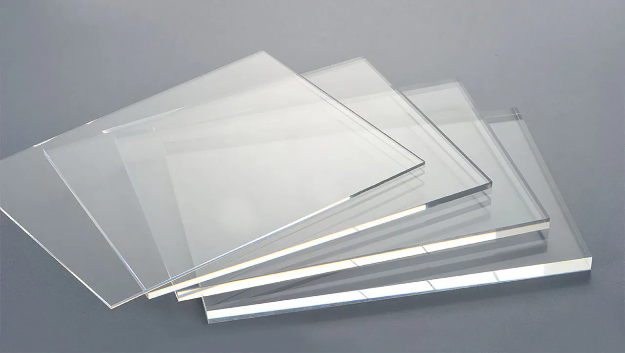 Hình ảnh rõ nét về đặc tính trong suốt của tấm nhựa acrylic PMMA